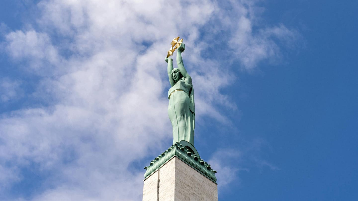 Rigas gamla stad vid Daugava